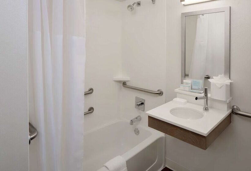 هتل Hampton Inn Louisville Downtown