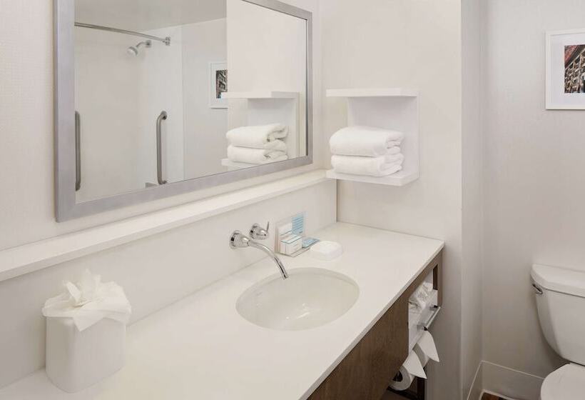 هتل Hampton Inn Louisville Downtown
