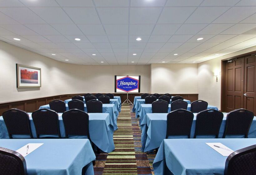 בית מלון כפרי Hampton Inn Morgan Hill