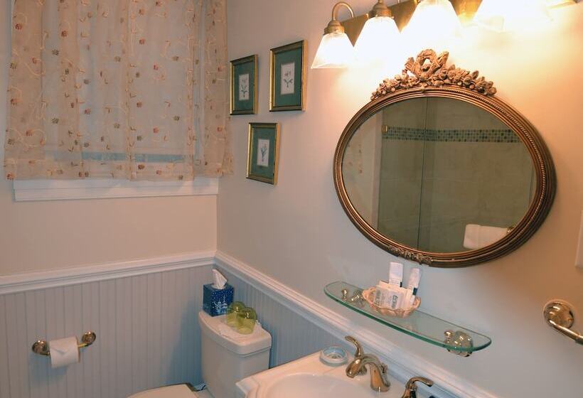 هتل Inn At Monticello