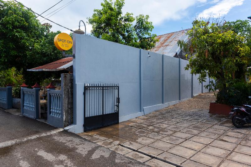 هتل Spot On 2063 Bethania Residence