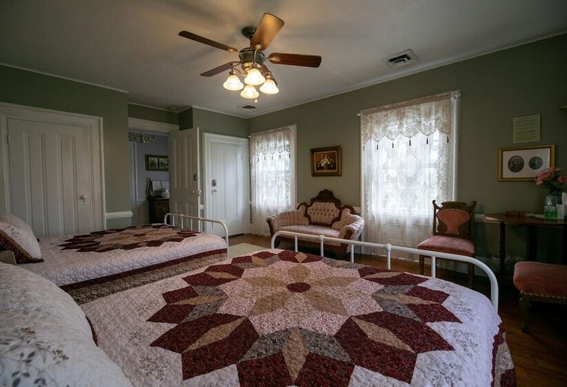 צימר Willard Richards Inn