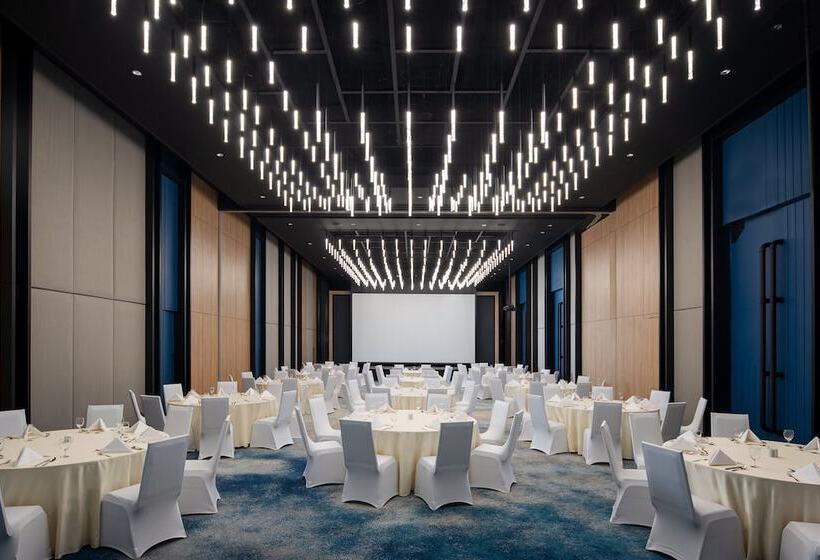 هتل Holiday Inn & Suites Siracha Laemchabang, An Ihg