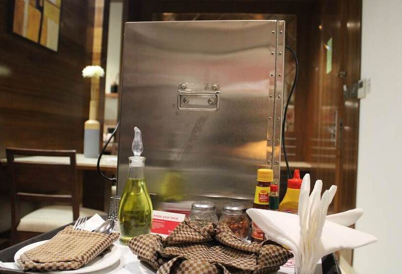 호텔 Ramada By Wyndham Gandhidham Shinay