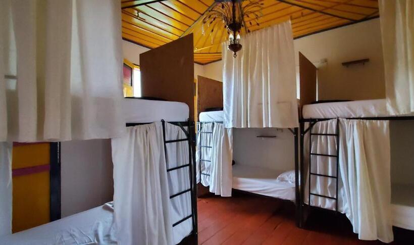 پانسیون Hostal Bremen