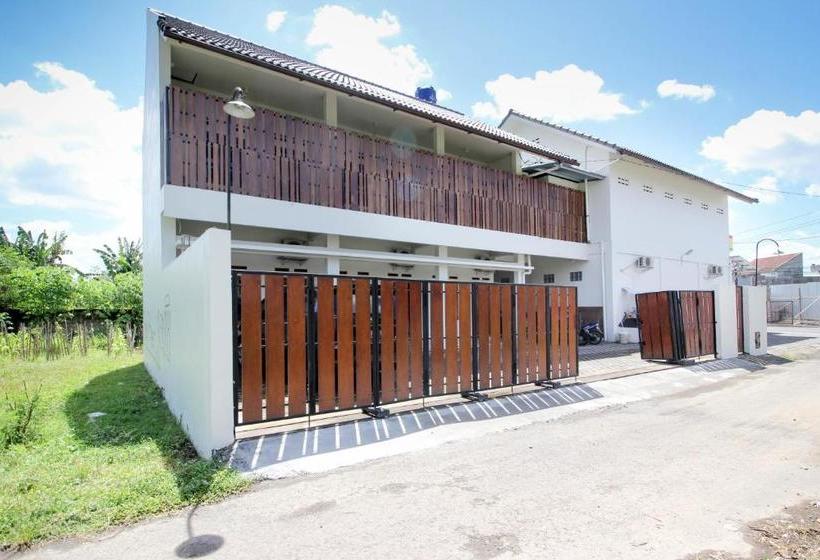 پانسیون Griya Izzara Guest House Syariah