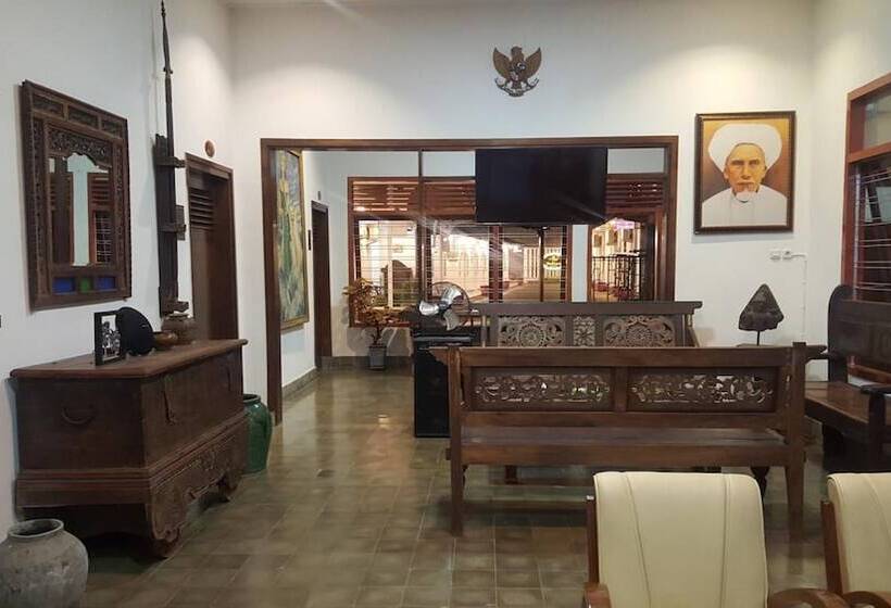 مبيت وإفطار Sultan Guest House & Resto Tulungagung