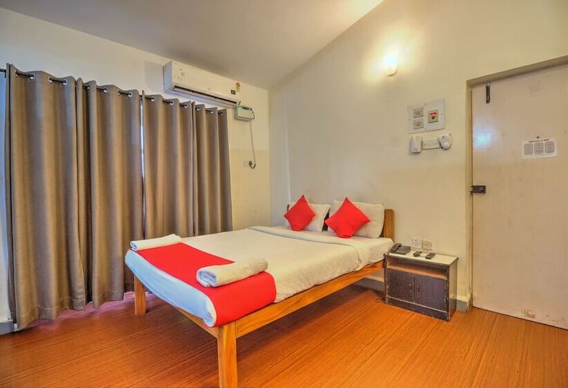 هتل Jarrs Renton Manor