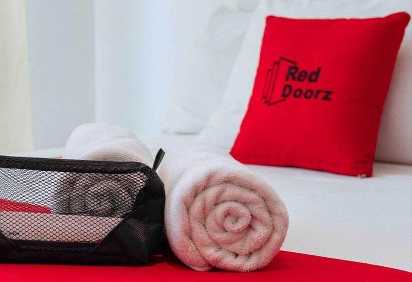 فندق Reddoorz Premium @ Outlook Drive