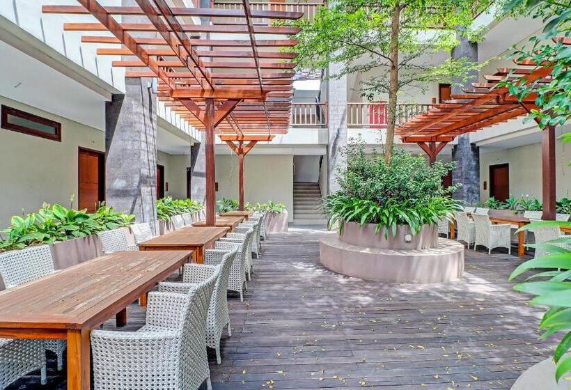 Отель Townhouse Oak Signature Bali