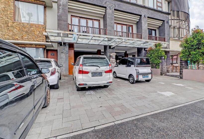 Отель Townhouse Oak Signature Bali