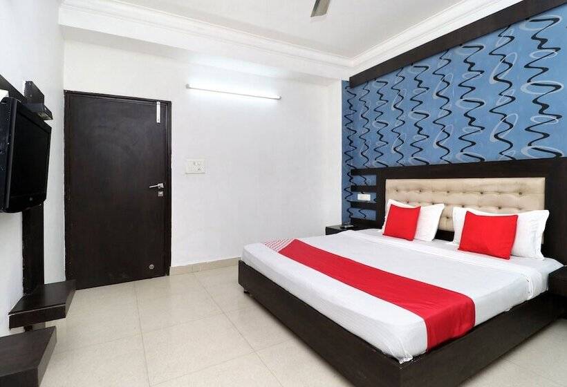 בית מלון כפרי Space By Oyo Rooms