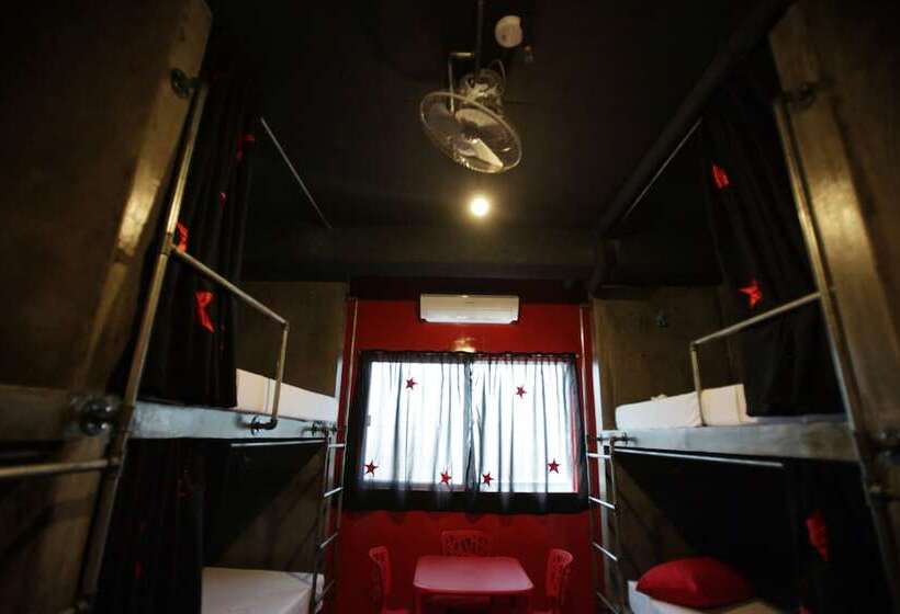 בית מלון כפרי W Hostel Boracay