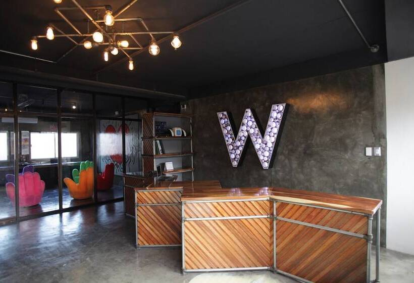 בית מלון כפרי W Hostel Boracay