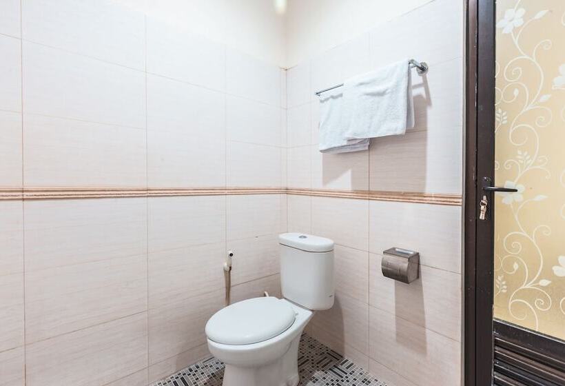 هتل Wisma Lux Barkah By Oyo Rooms