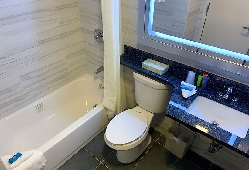 7 Days Hotel Bronx