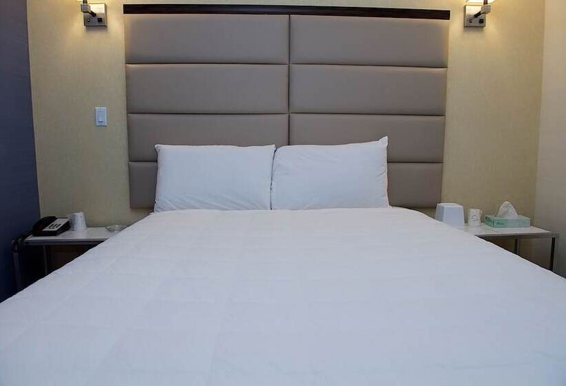 7 Days Hotel Bronx