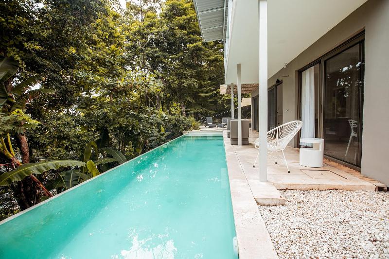 هتل Akwa Santa Teresa Ocean View Villas & Rooms