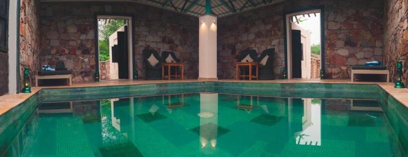 منتجع Trees N Tigers Luxury Wildlife Lodge