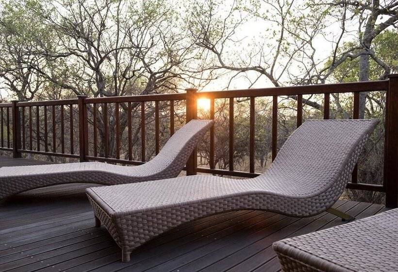 فندق Izapa Bush And Game Lodge