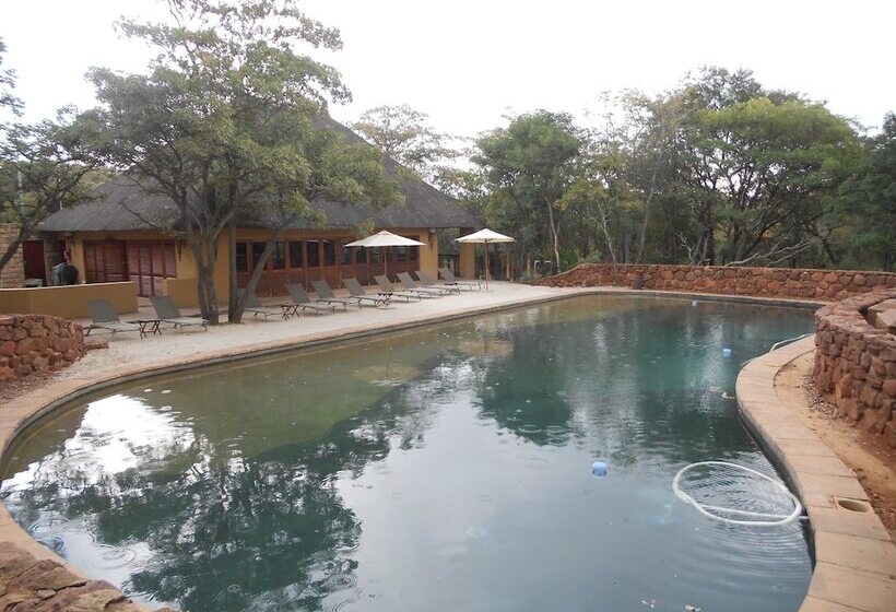 فندق Izapa Bush And Game Lodge