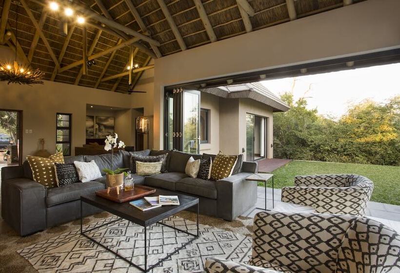 فندق Moya Safari Lodge & Villa