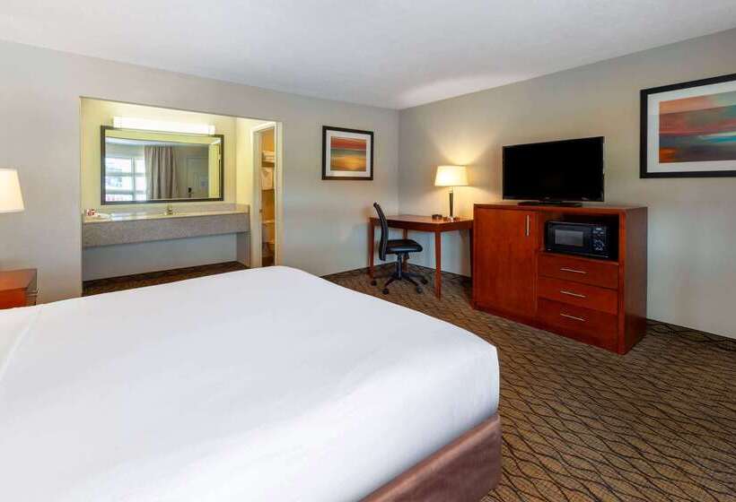 호텔 Baymont By Wyndham St. Ignace Lakefront