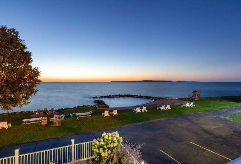 فندق Baymont By Wyndham St. Ignace Lakefront
