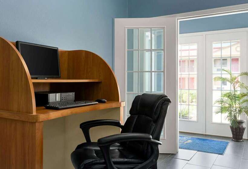 هتل Baymont By Wyndham Warner Robins