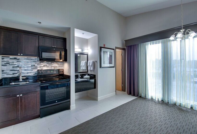 هتل Best Western Plus The Inn At Hampton