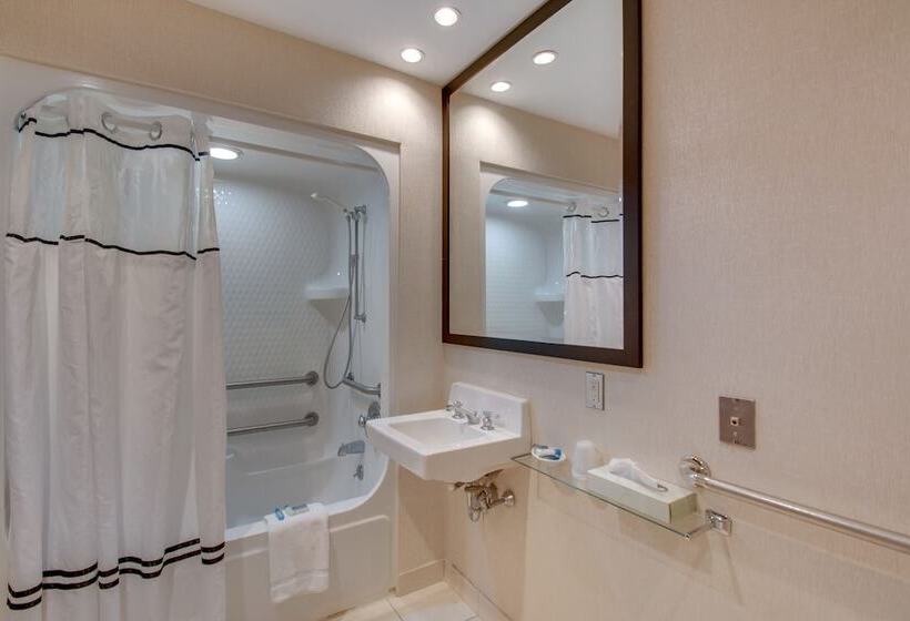 هتل Best Western Plus The Inn At Hampton