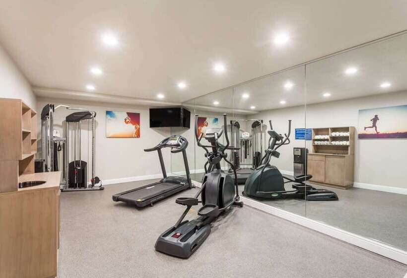 هتل Days Inn By Wyndham Yosemite Area
