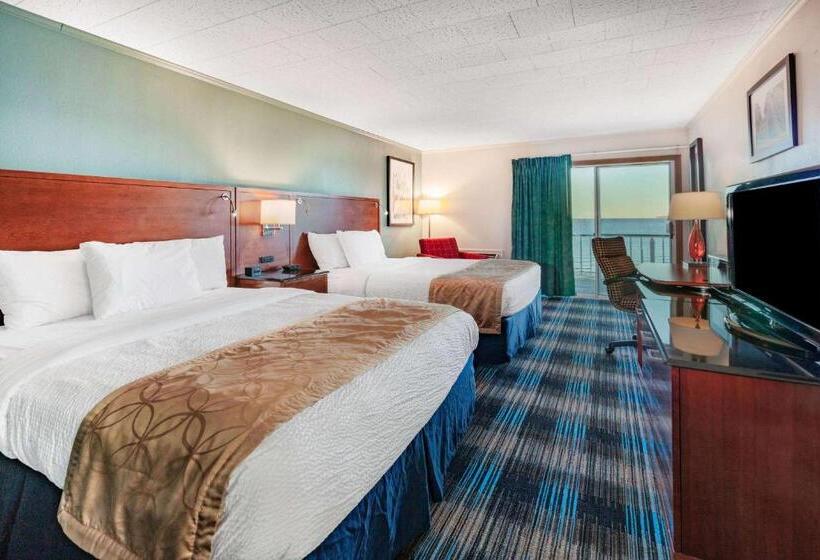 בית מלון כפרי Days Inn & Suites By Wyndham St. Ignace Lakefront