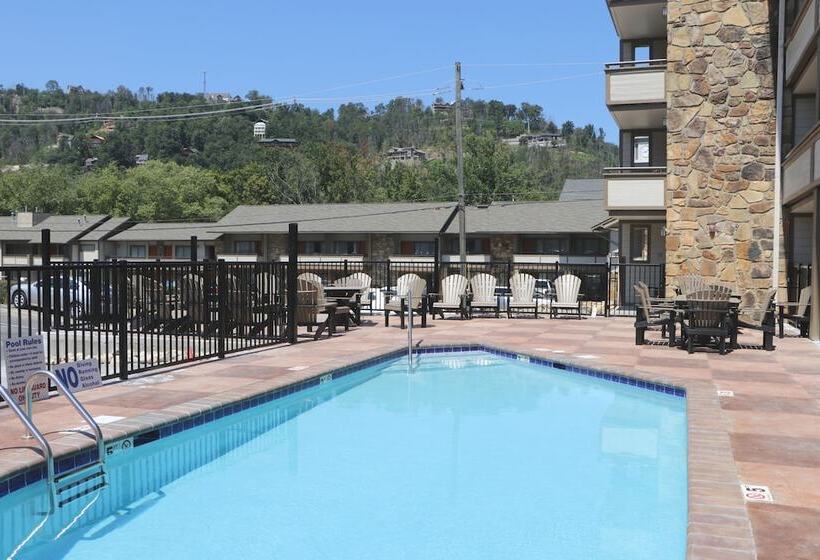 בית מלון כפרי Howard Johnson By Wyndham Downtown Gatlinburg