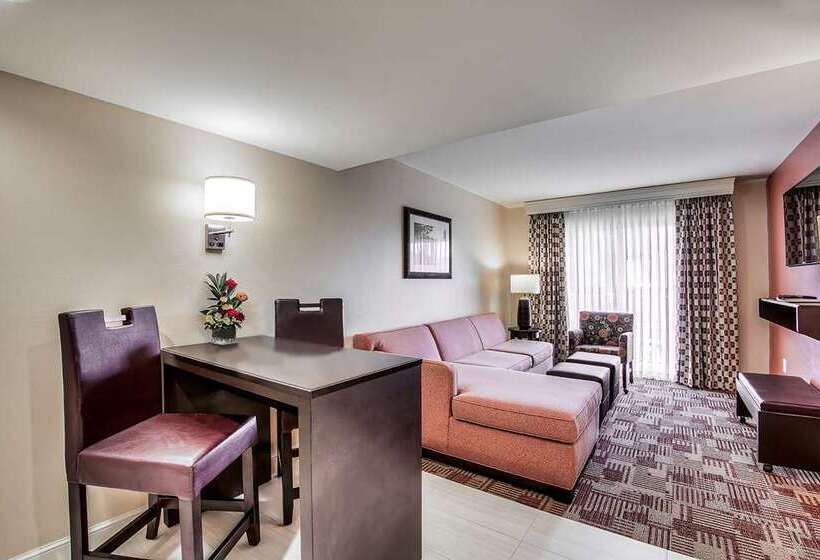 فندق Inn Of Naples, Tapestry Collection By Hilton