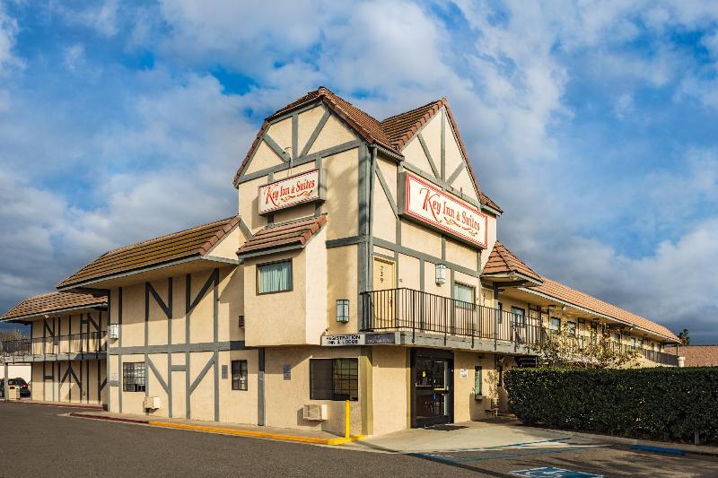 호텔 Key Inn & Suites