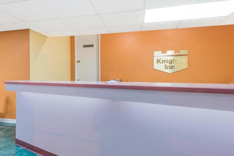 فندق Knights Inn Berea