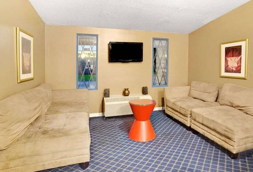 בית מלון כפרי Knights Inn Indianapolis