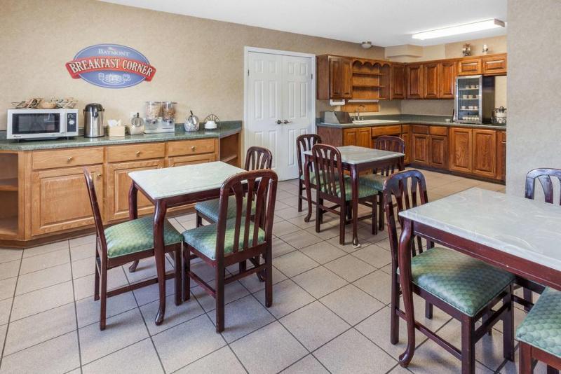 فندق Red Roof Inn & Suites Calhoun