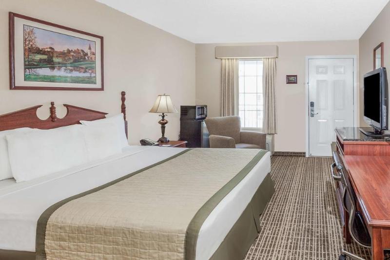فندق Red Roof Inn & Suites Calhoun