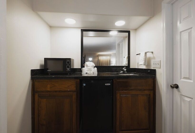 فندق Red Roof Inn & Suites Calhoun