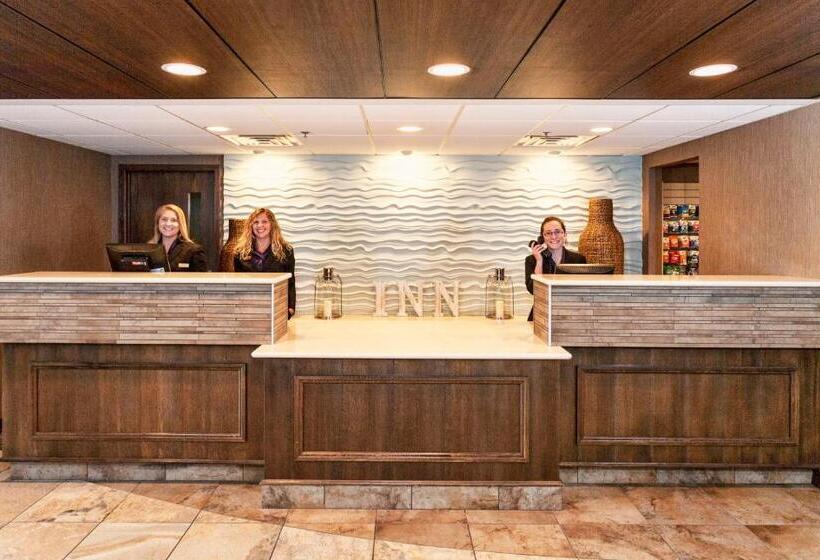 هتل The Inn On Lake Superior