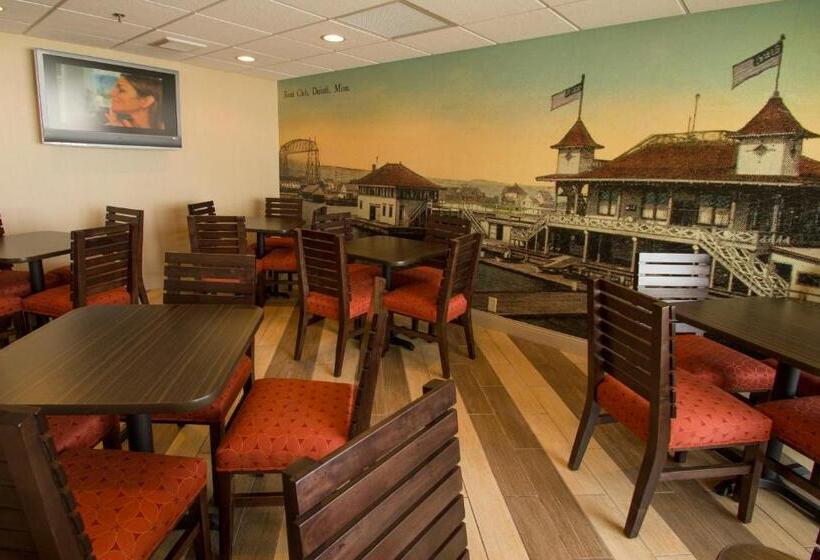 هتل The Inn On Lake Superior