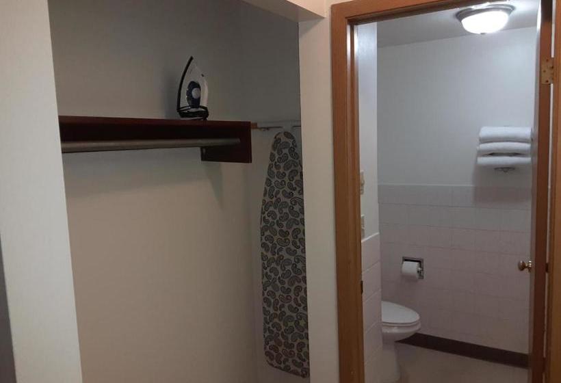 فندق على الطريق Economy Stay And Suites Tacoma