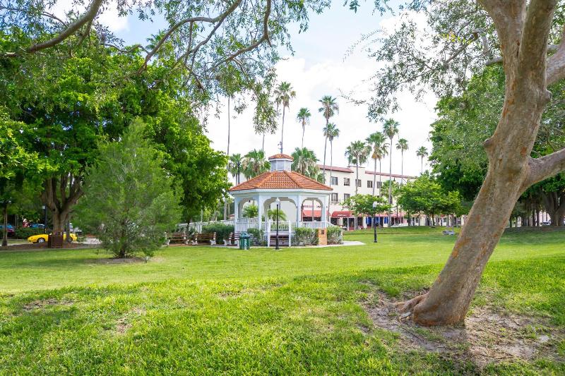 אתר נופש Inn At The Beach