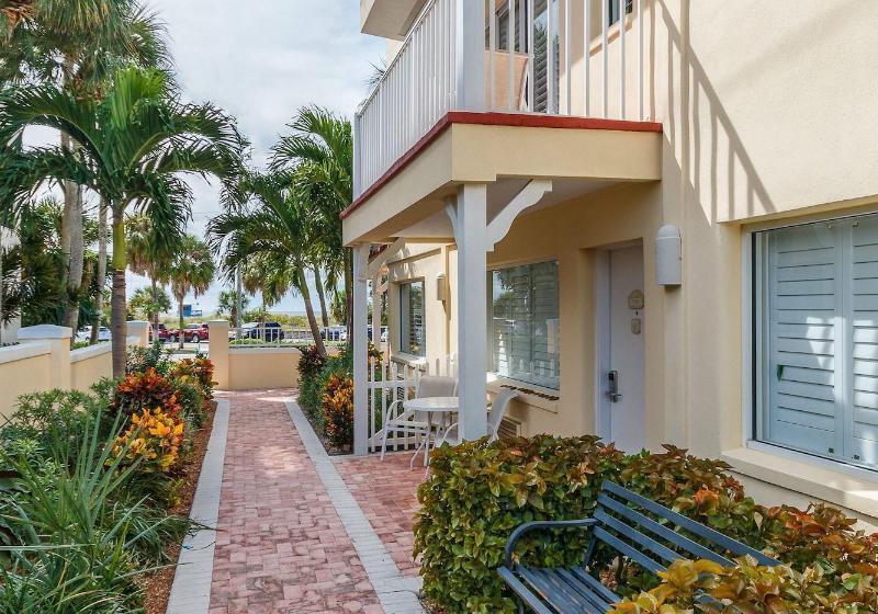 אתר נופש Inn At The Beach