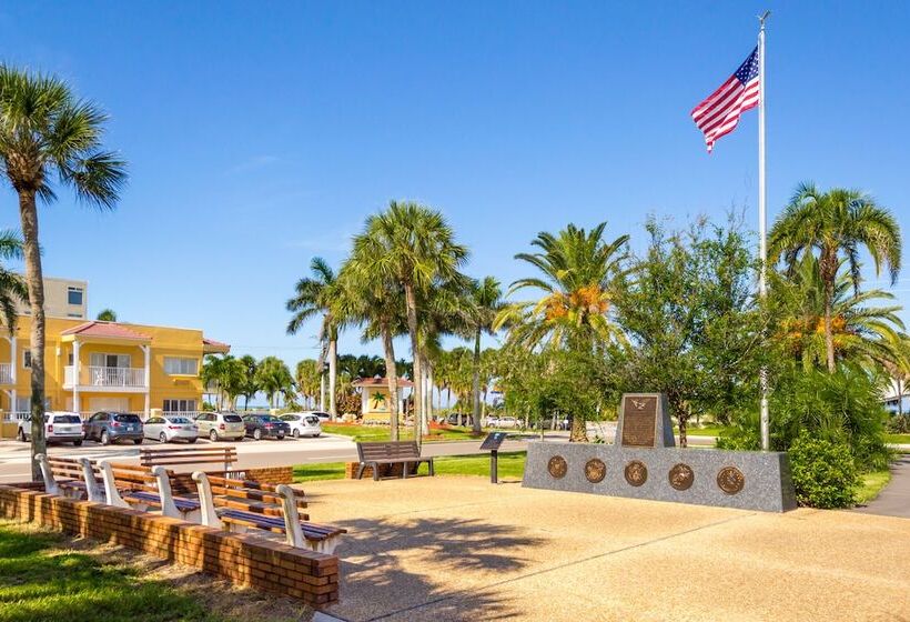 אתר נופש Inn At The Beach