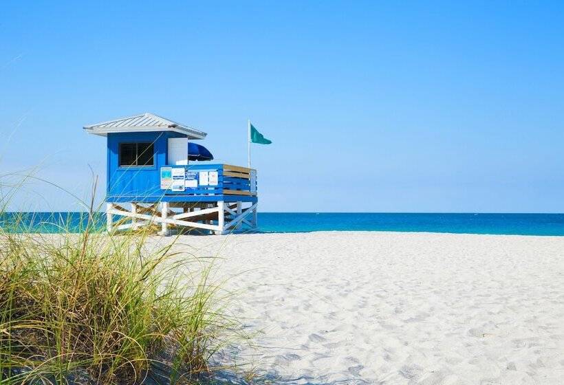 אתר נופש Inn At The Beach