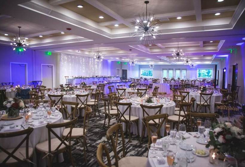 استراحتگاه Lodge Geneva National