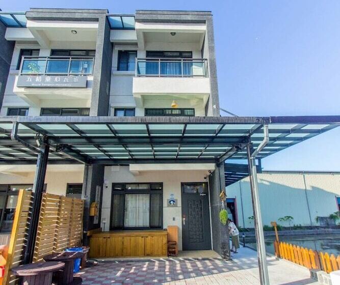 تختخواب و صبحانه Bj Classic Town